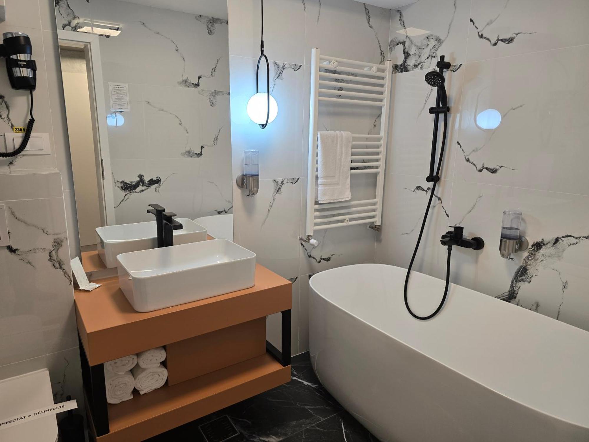 Monarc Boutique Aparthotel - Self Check-In Visan Exterior foto